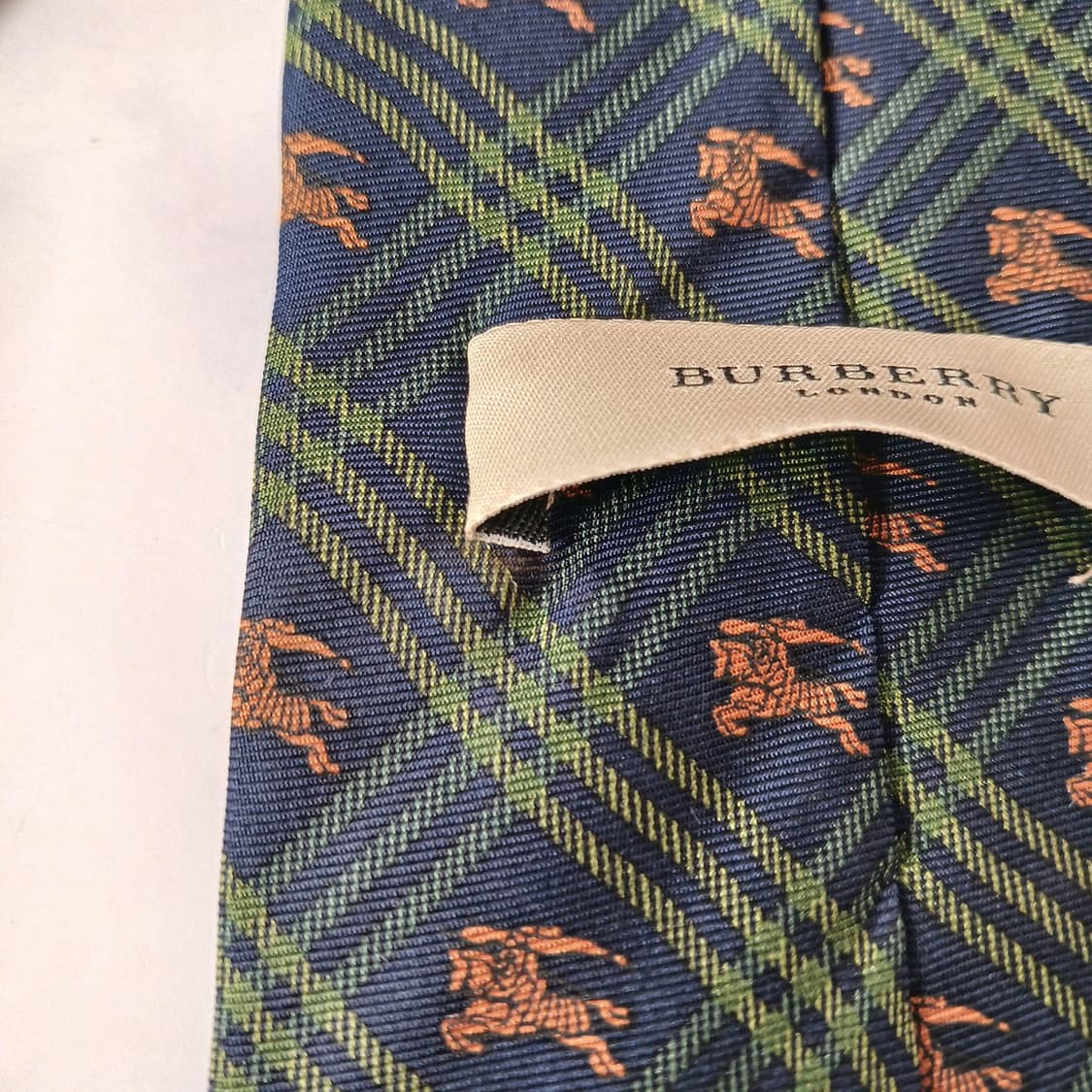 버버리 실크 그린 체크 패턴 넥타이 9cm B등급 A19491
 상품이미지8