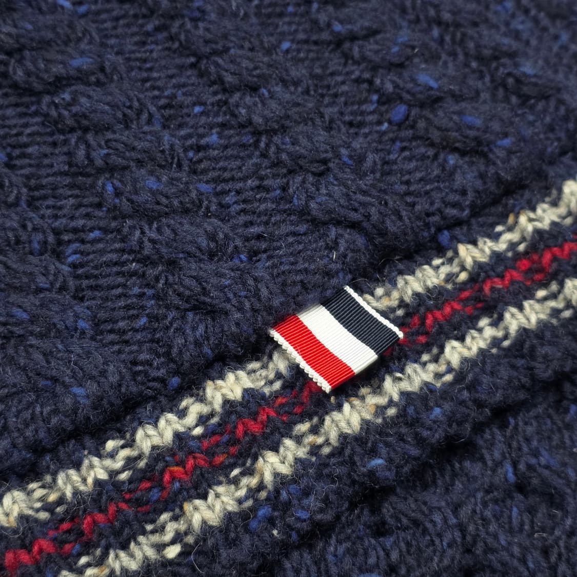 톰브라운 케이블 포켓 머플러 상품이미지4