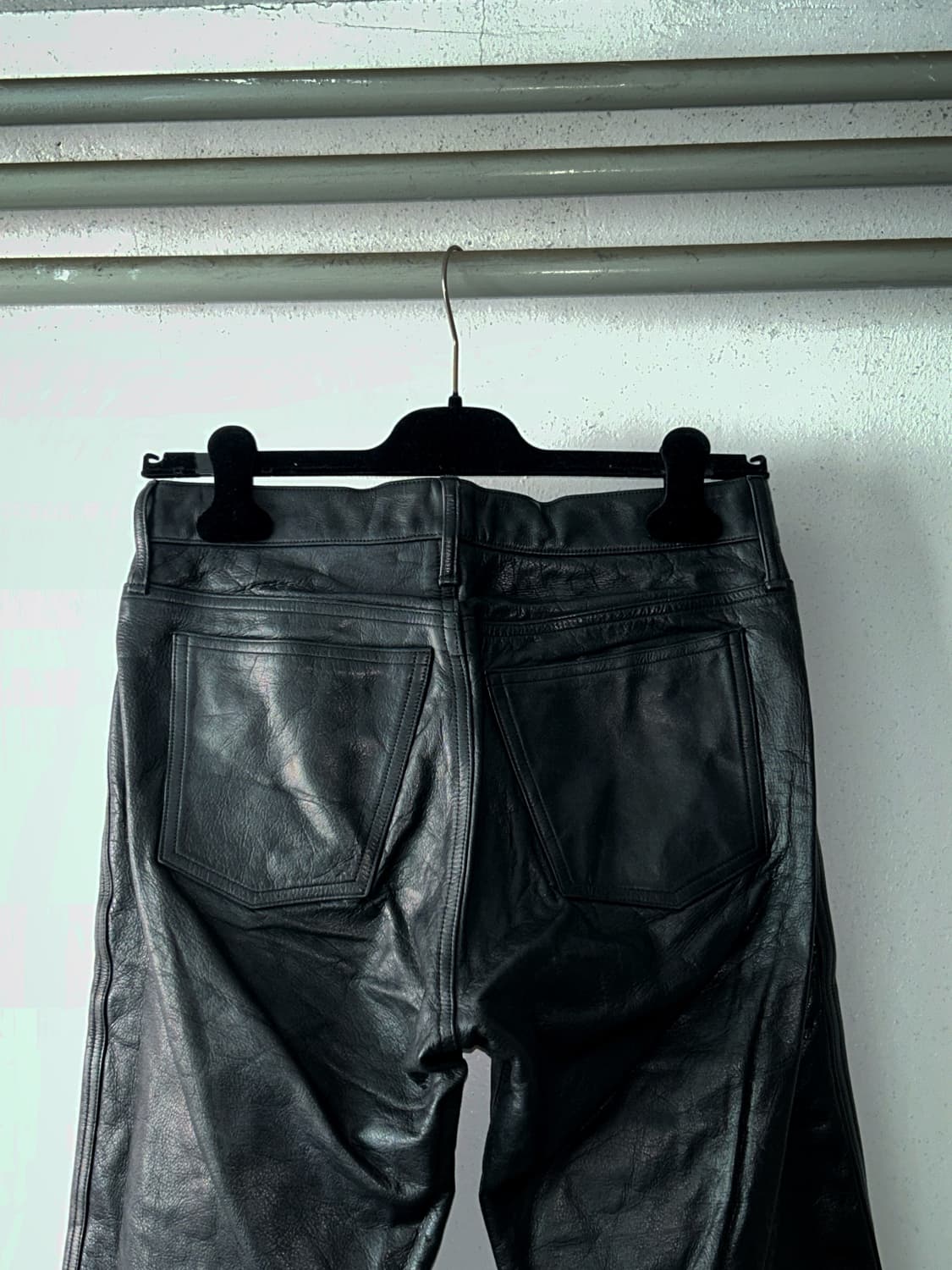 Agnès b.  homme black leather pants 상품이미지4