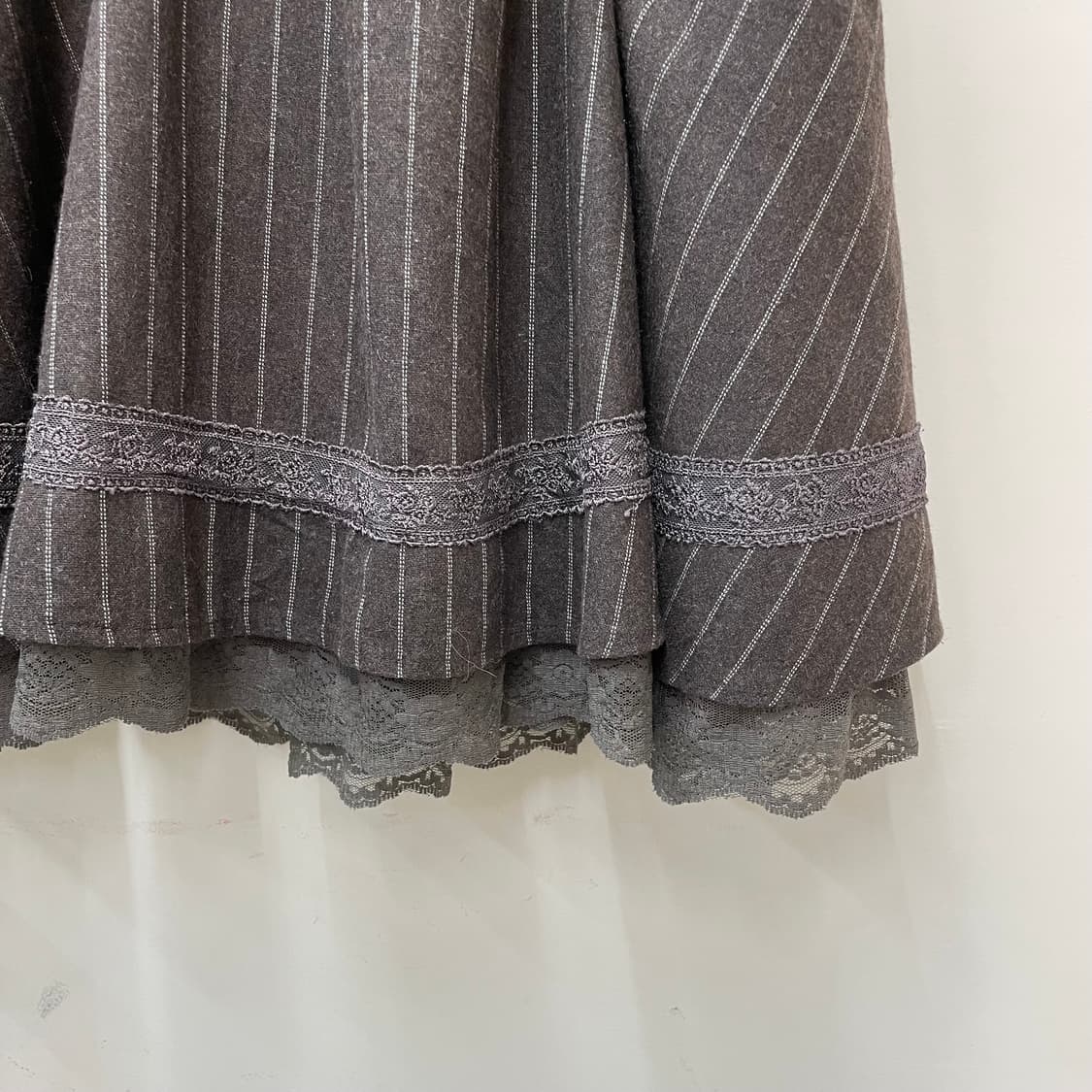 엑시즈팜 오네걀 장미 단추 로맨 브라운 레이스 프릴 플레어 스커트 상품이미지2