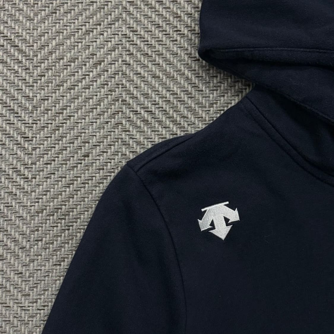 데상트 그래픽 후드티 v2240 상품이미지5