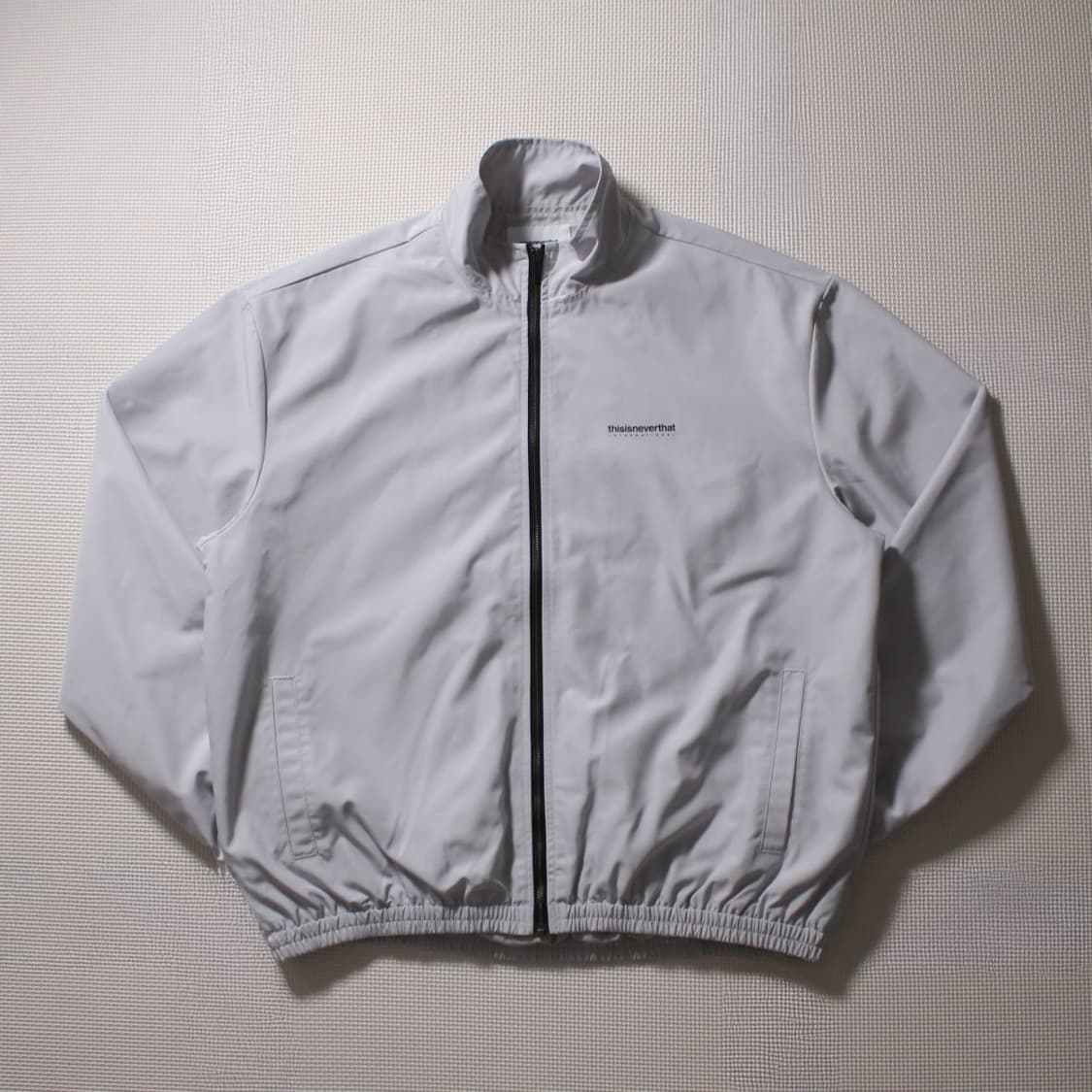 thisisneverthat® 디네뎃 화이트 바람막이 상품이미지1
