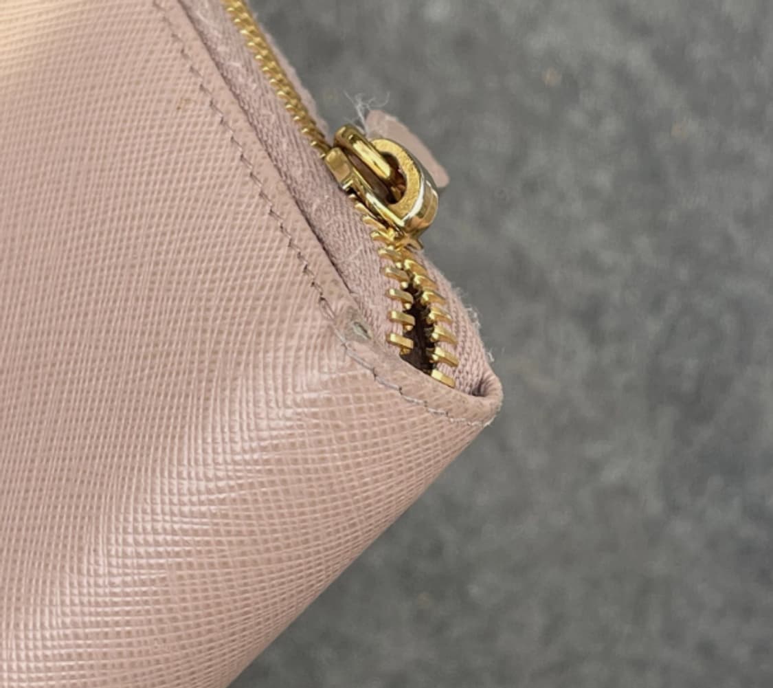 [정품] 프라다 사피아노 레더 지퍼 어라운드 핑크 지갑 상품이미지4