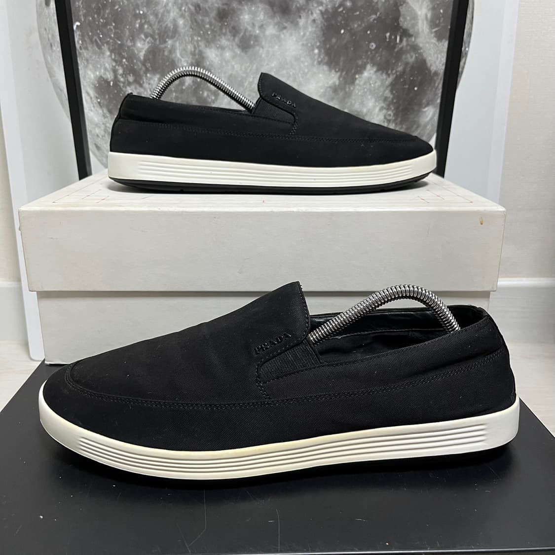 정품 9) 프라다 패브릭 로고 슬립온 스니커즈 275~280 상품이미지1