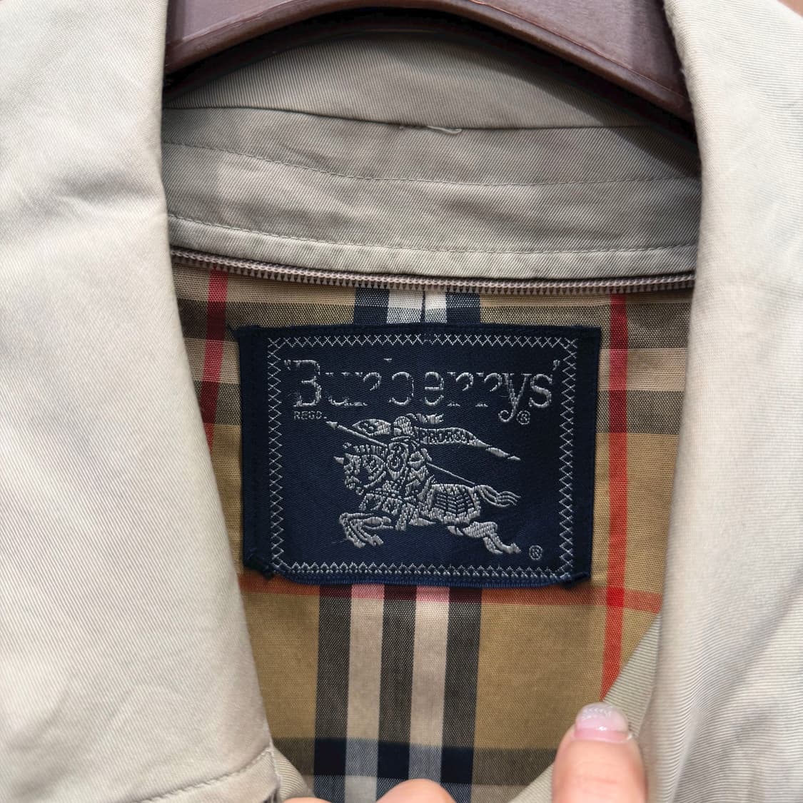 버버리 트렌치 코트 견장 백 스톰 플랫 슬리브 스트랩 디테일 베이지 상품이미지6