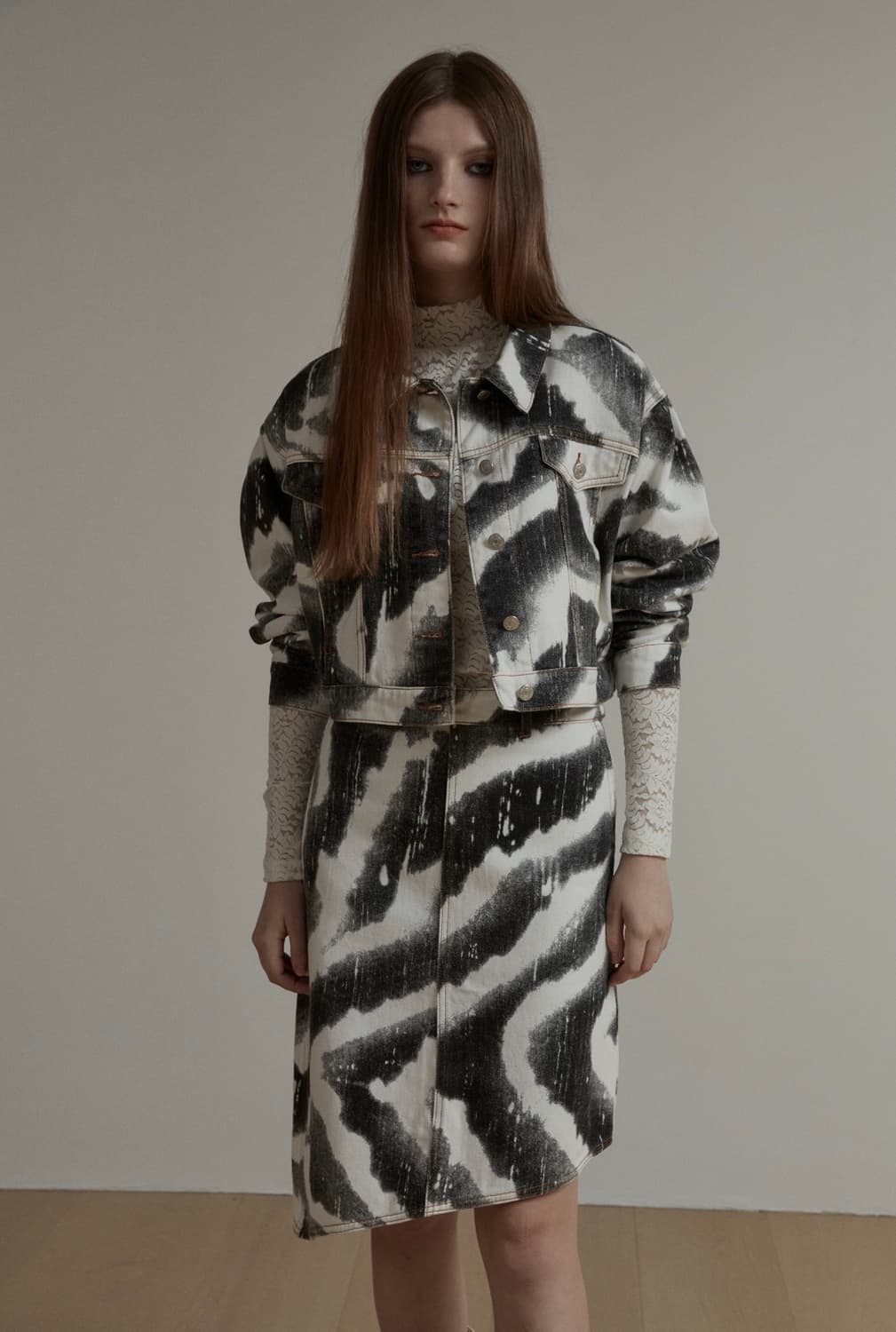 솔티페블 ZEBRA PRINTING DENIM SKIRT [BLACK] 상품이미지1