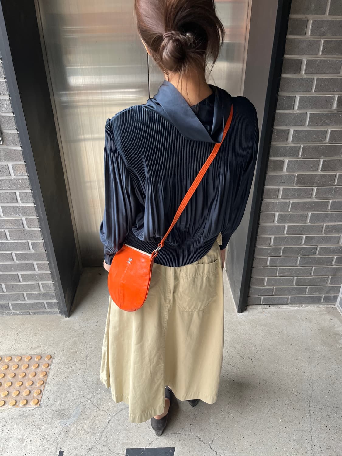 하이넥 플리츠 탑 네이비 상품이미지10