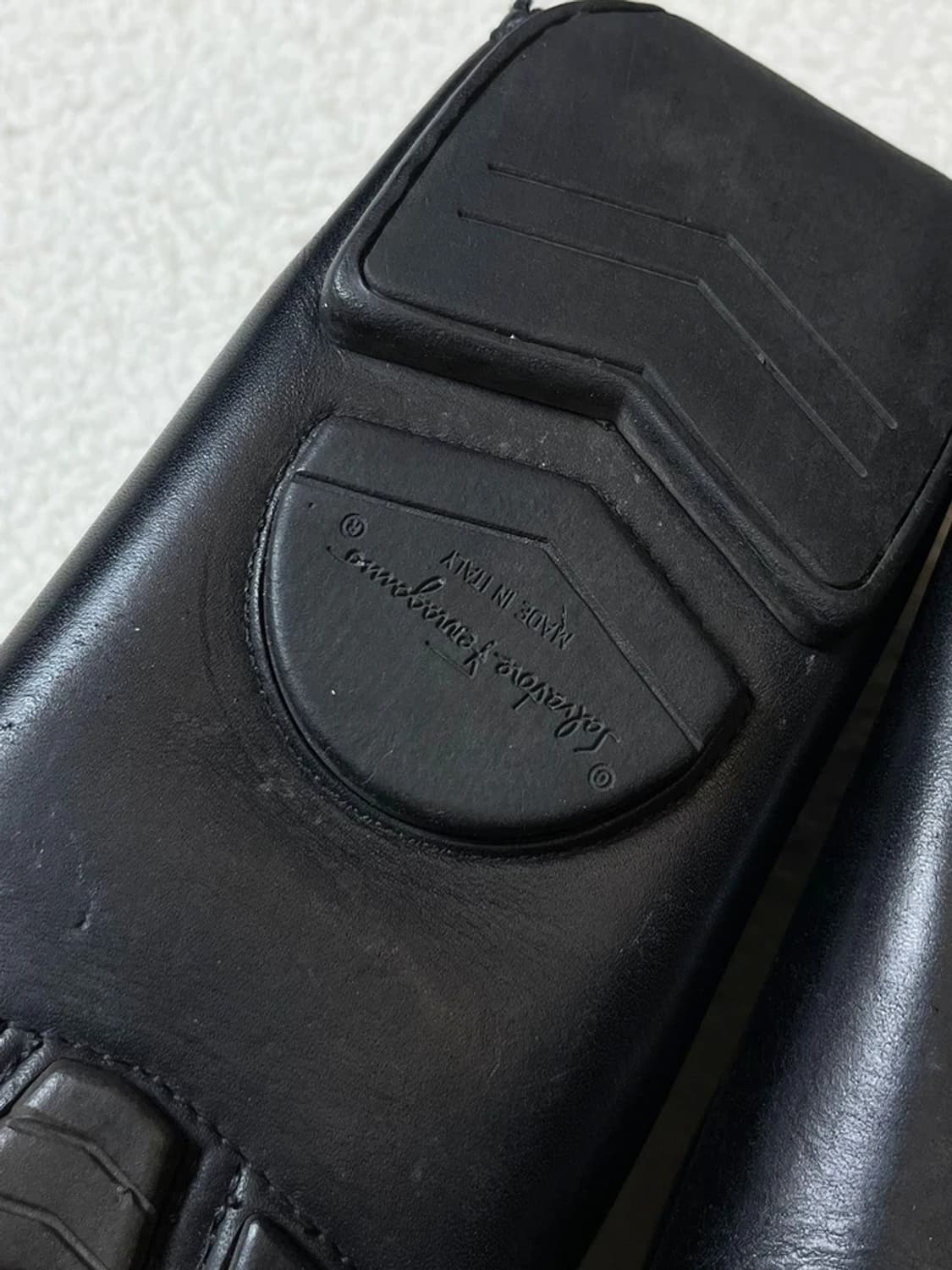 페라가모 크리스 간치니 버클 가죽 로퍼 A1837 상품이미지8