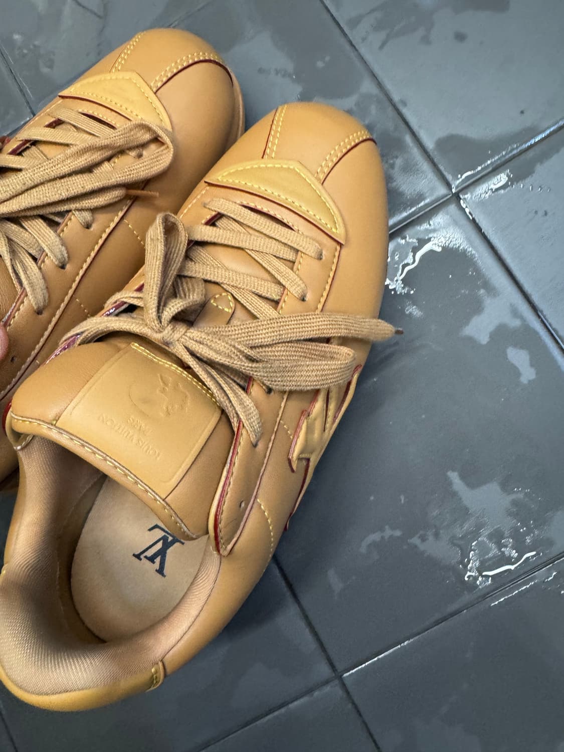 Louis Vuitton 루이비통 LV 버터소프트 로고 레더 코르테즈 상품이미지3