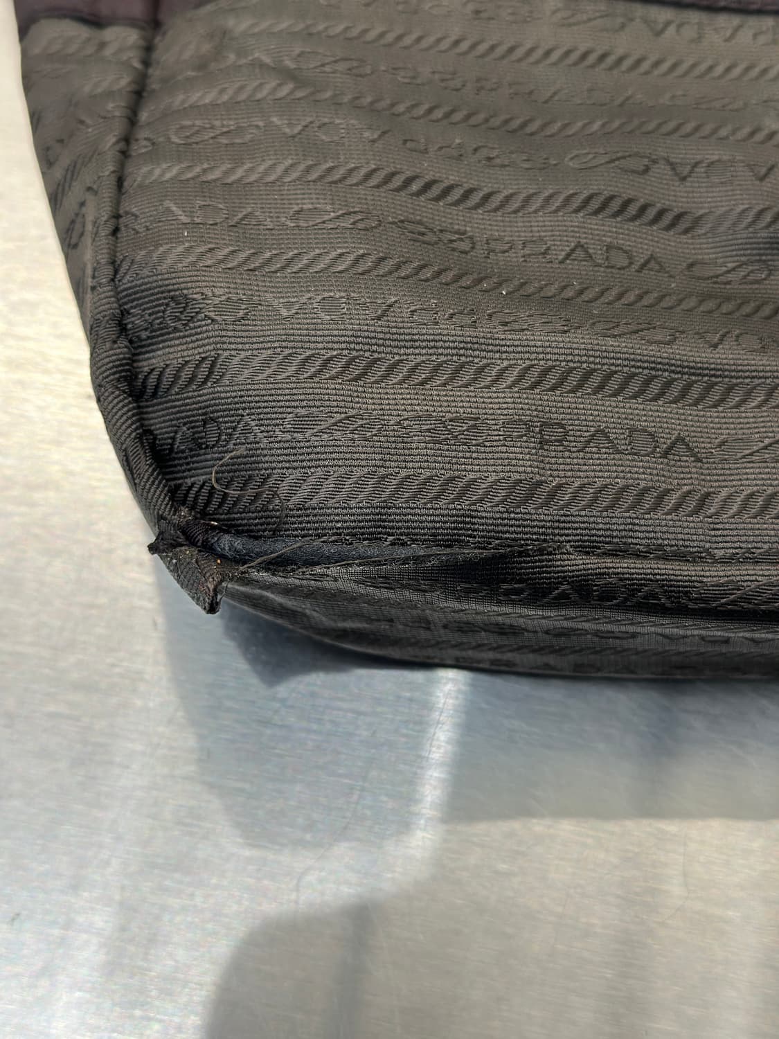 프라다 삼각로고 다크브라운 나일론 플랩 숄더백  상품이미지10