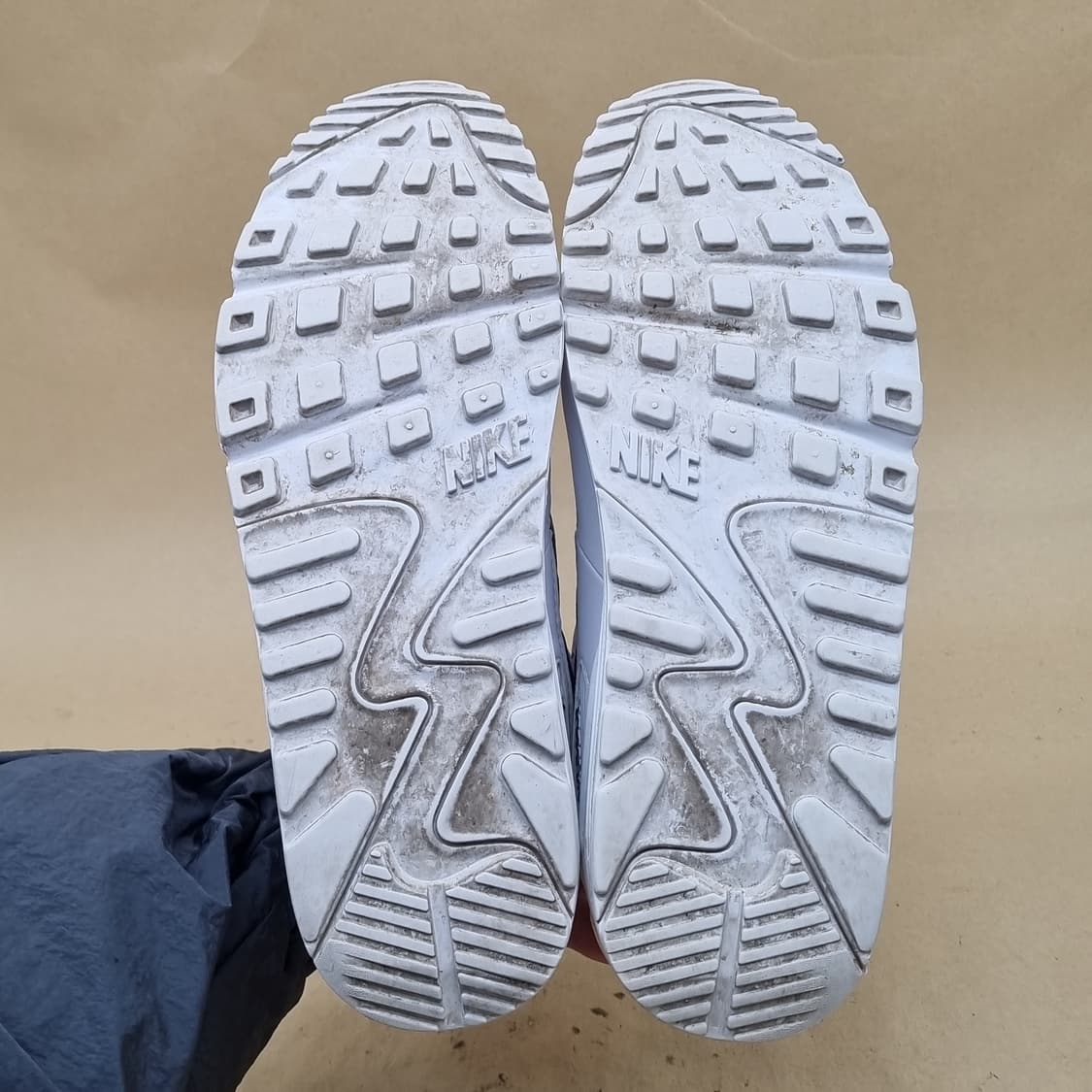 나이키 에어맥스 90 트리플화이트 270 상품이미지3