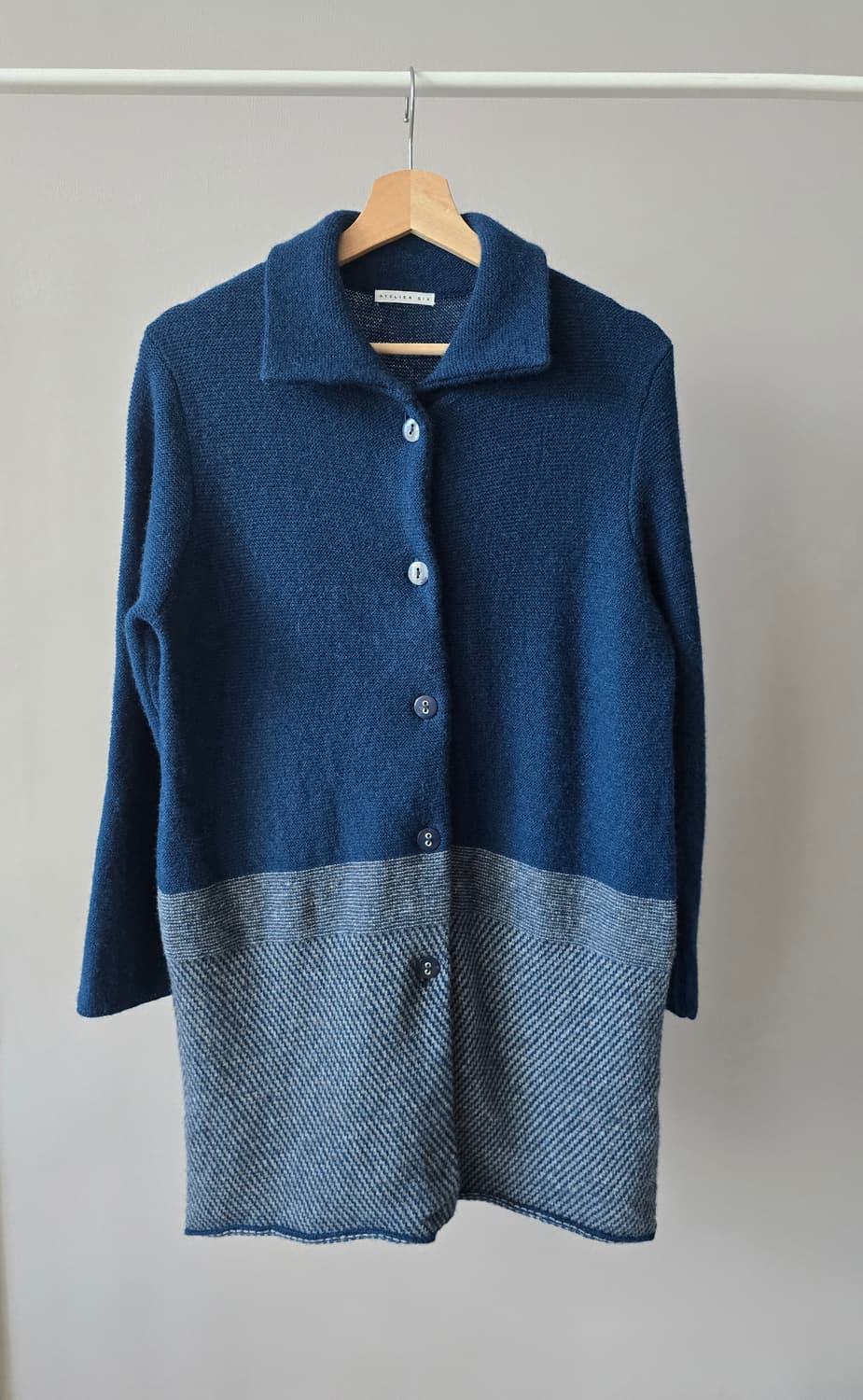 ATELIER SIX 딥블루 배색 울 롱 가디건 상품이미지7