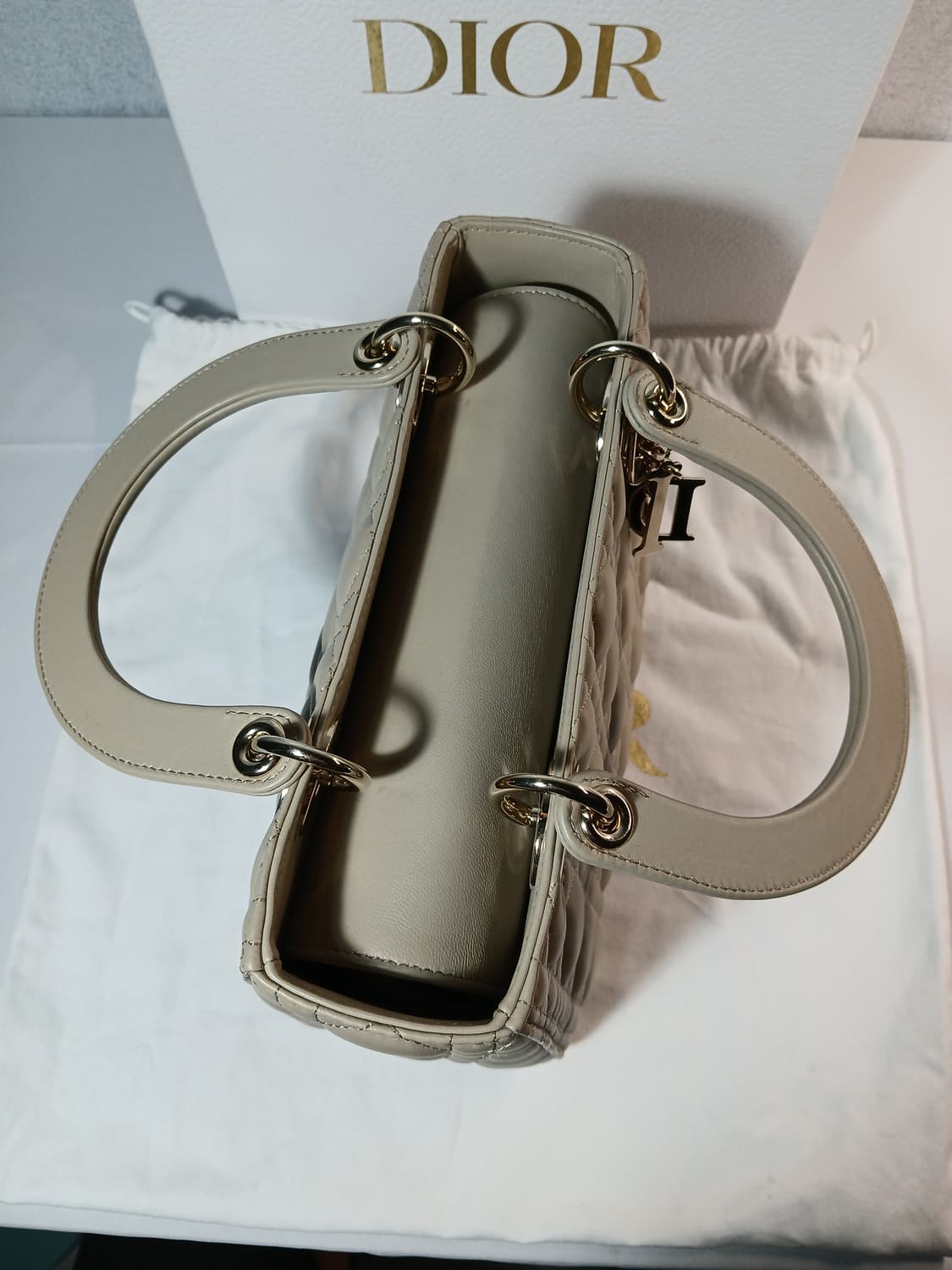 디올 레이디 토트백 미듐 M0565OCEA 상품이미지7
