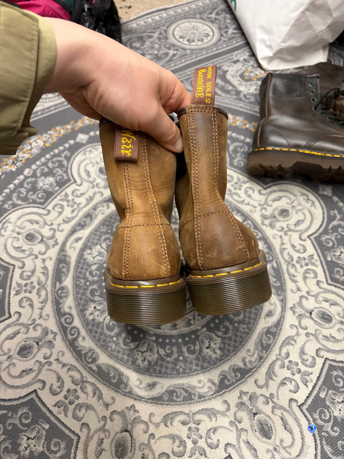 닥터마틴 8홀 다크브라운 워커 상품이미지3