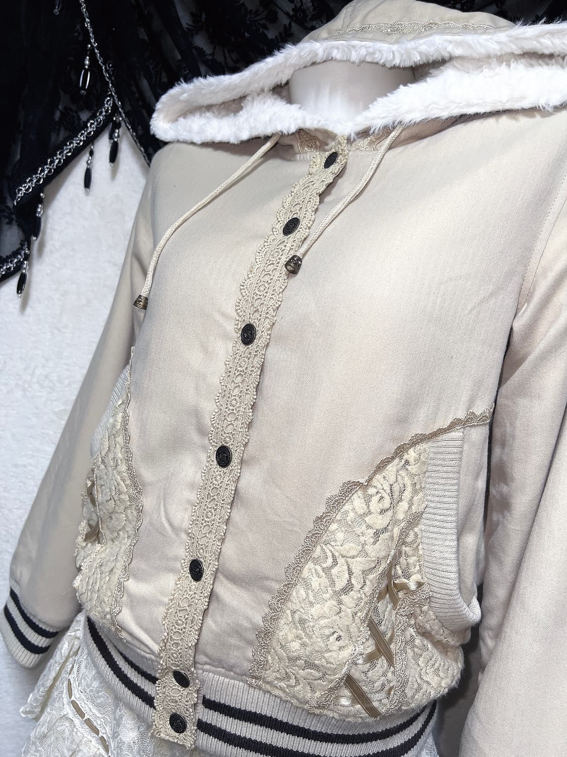 엑시즈팜 레이스 퍼후드 점퍼 자켓 라떼갸루 로맨틱 로걀 모리 핀터 하치 상품이미지4