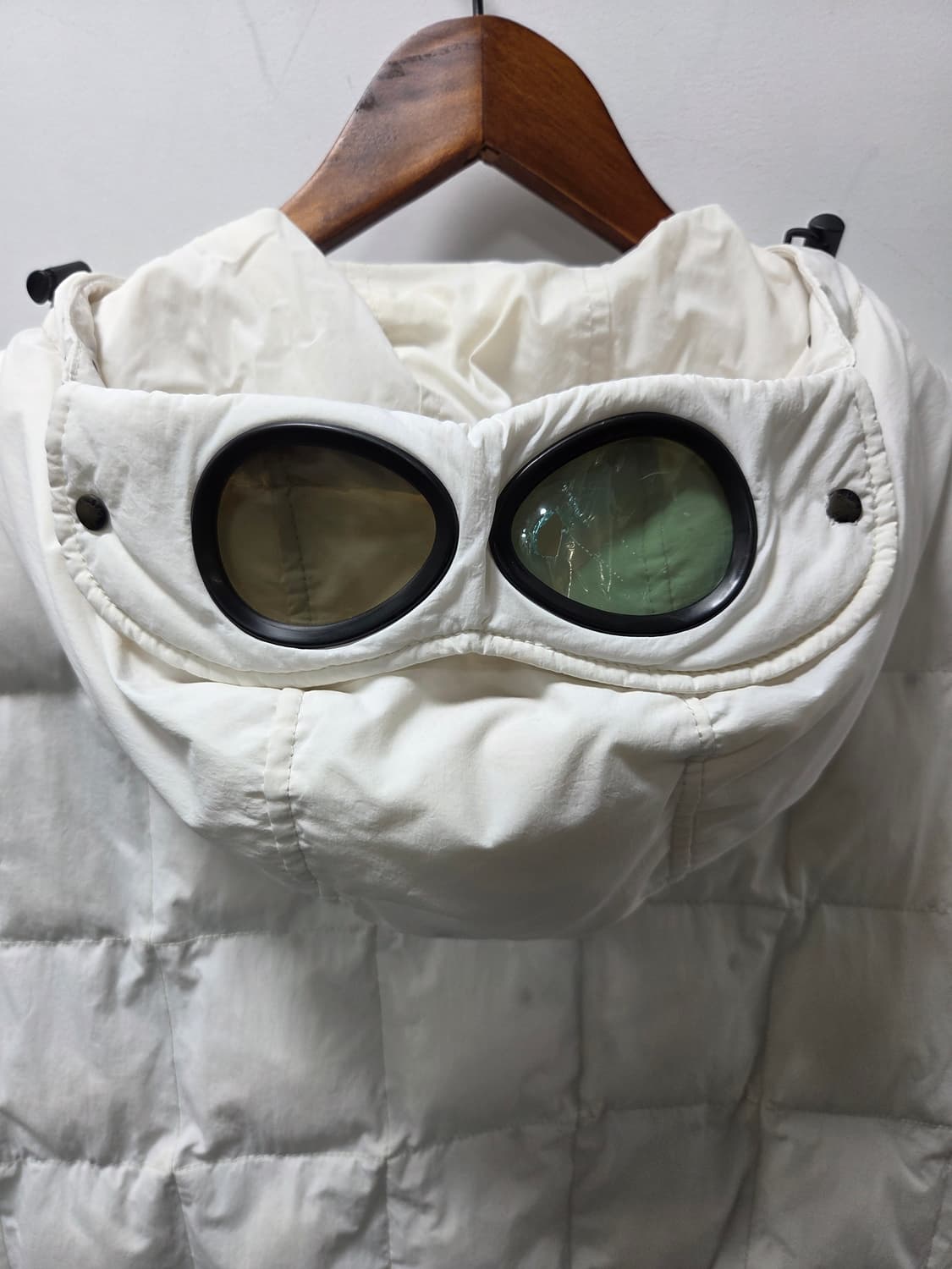 C.P. 컴퍼니 패딩 베스트 화이트 상품이미지4