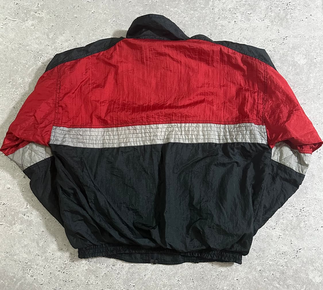 90s 빈티지 블랙 레드 쉐브론 윈드브레이커 상품이미지3
