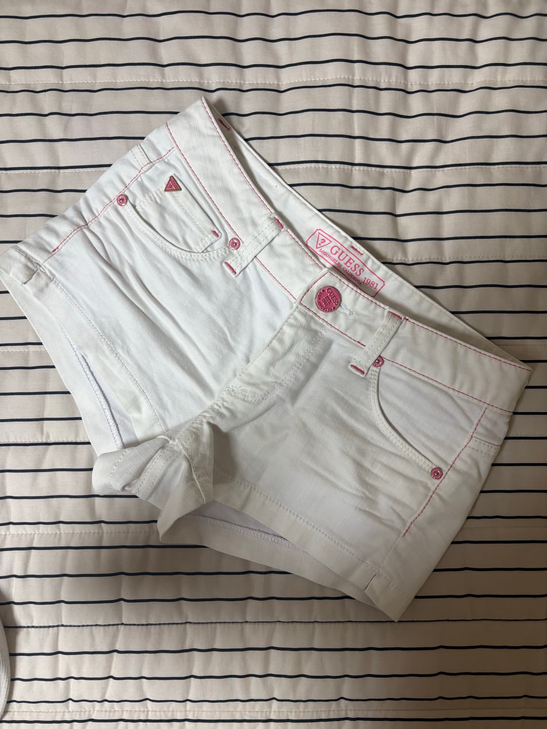 게스 y2k 로우라이즈 숏팬츠 24 상품이미지1