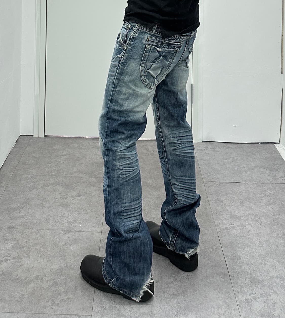 Stud point washing damage jeans 상품이미지1