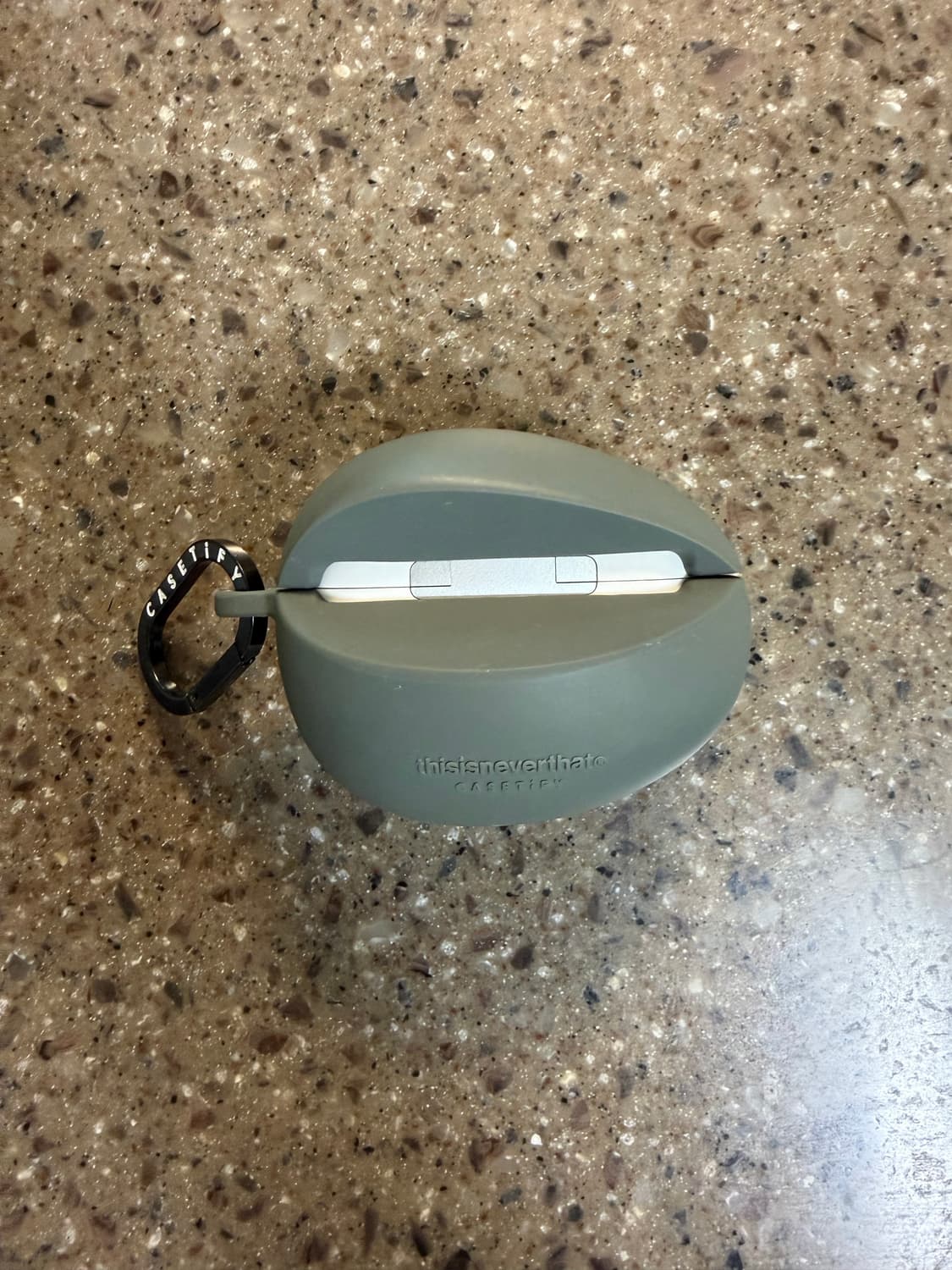 케이스티파이 x 디스이즈네버댓 페블 컬렉티블 에어팟 프로 케이스 그레이 상품이미지3