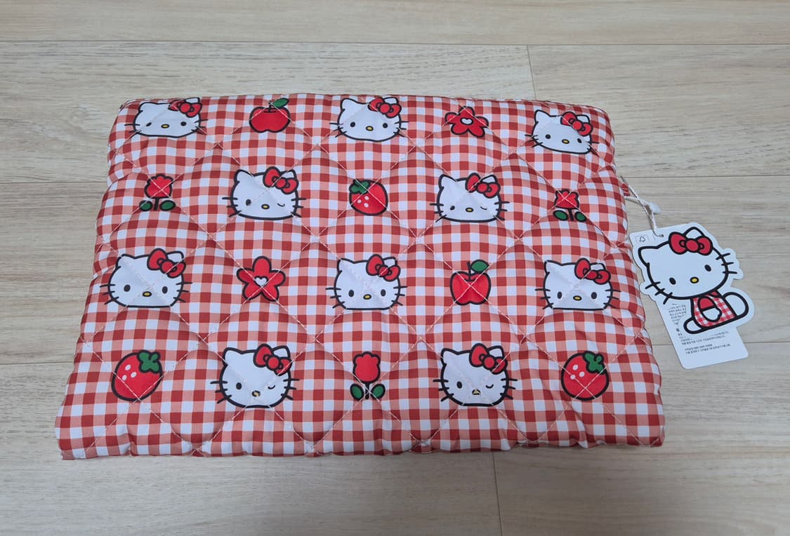 스파오 산리오 헬로키티 노트북 파우치 상품이미지2
