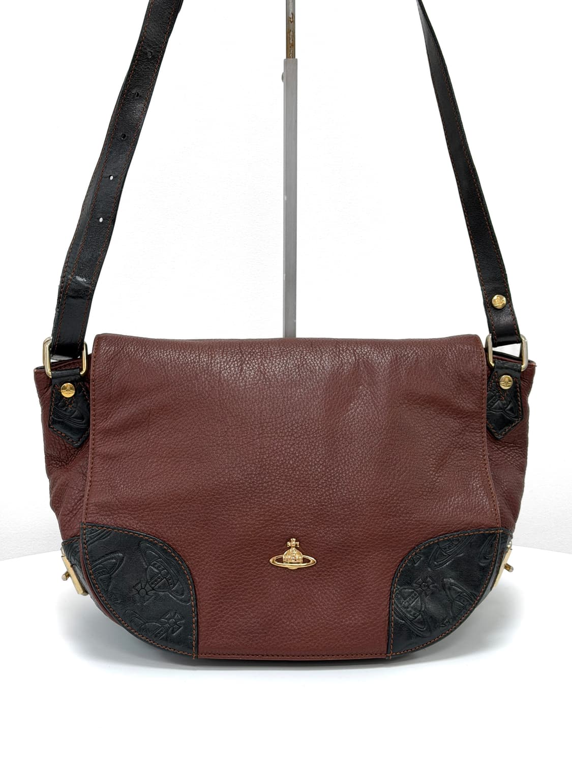 비비안웨스트우드 오브 로고 레더 크로스백 상품이미지3