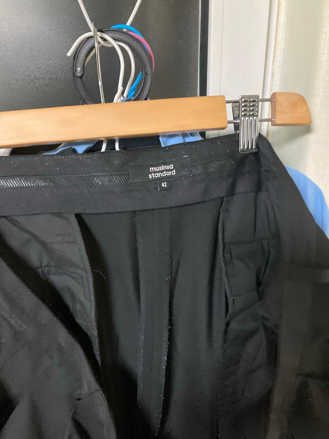 무탠다드 쓰리 턱 세미 벌룬 슬랙스 블랙 42인치 상품이미지5