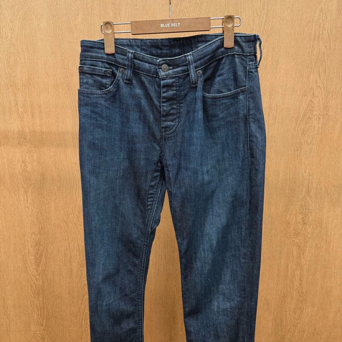 리바이스 511 데님 팬츠 5포켓 레드탭 가죽 패치 디테일 슬림핏 진청 상품이미지3