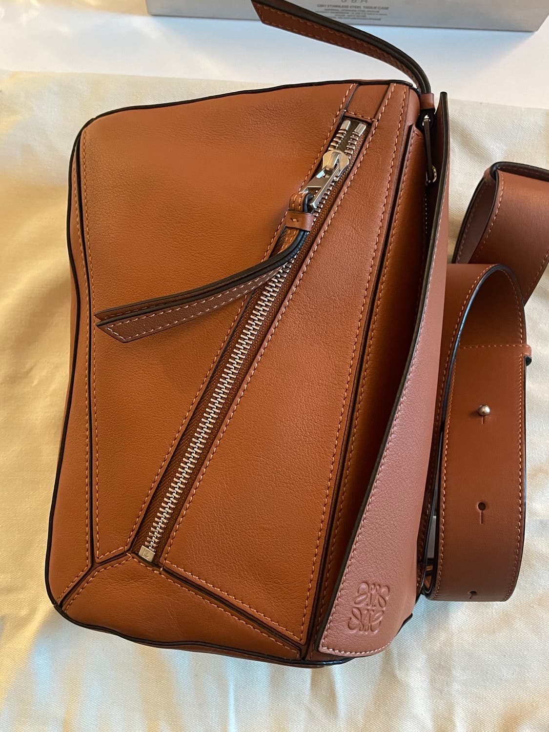 로에베 퍼즐 카프스킨 범백 상품이미지1