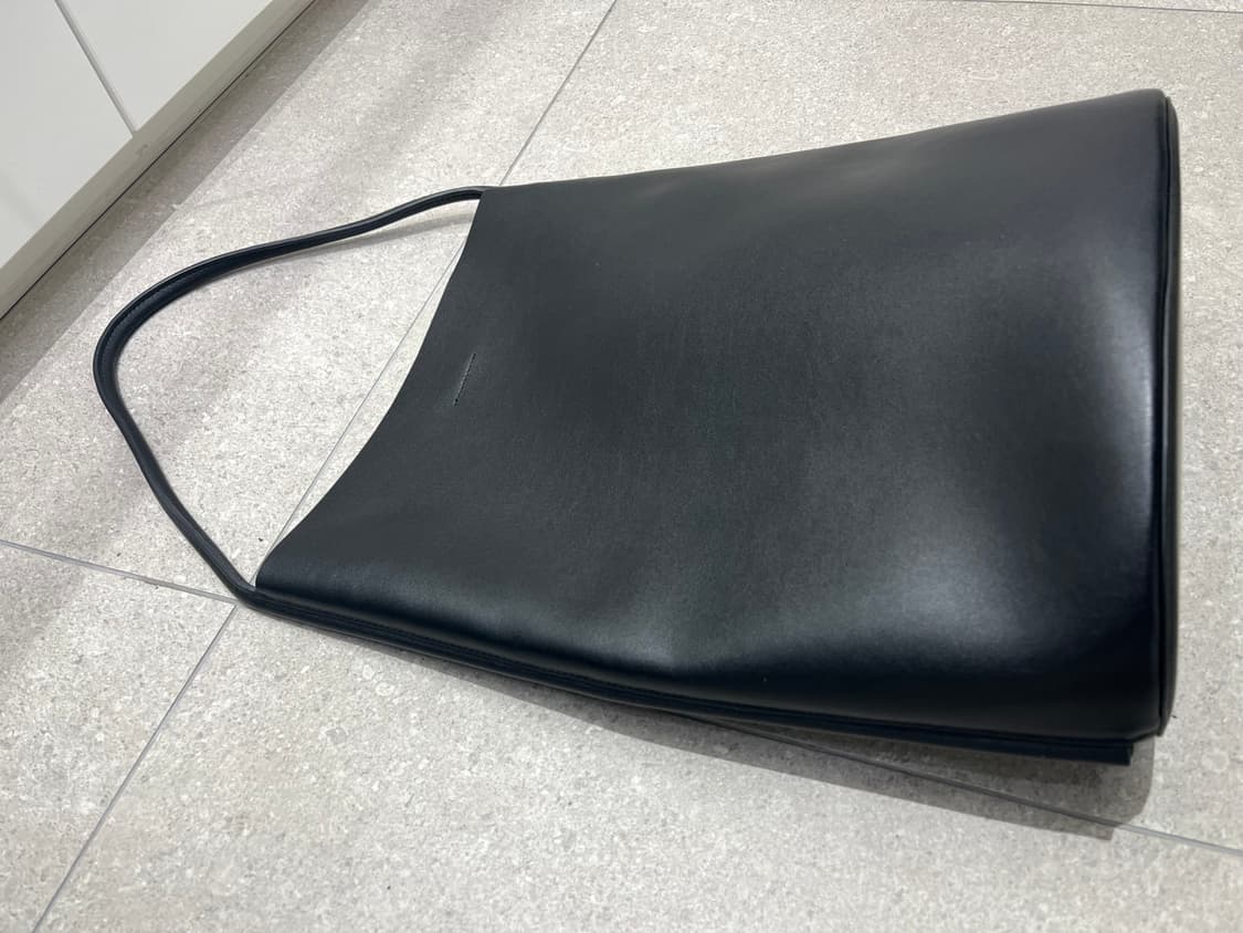 폴뉴아 보틀백 블랙 상품이미지8