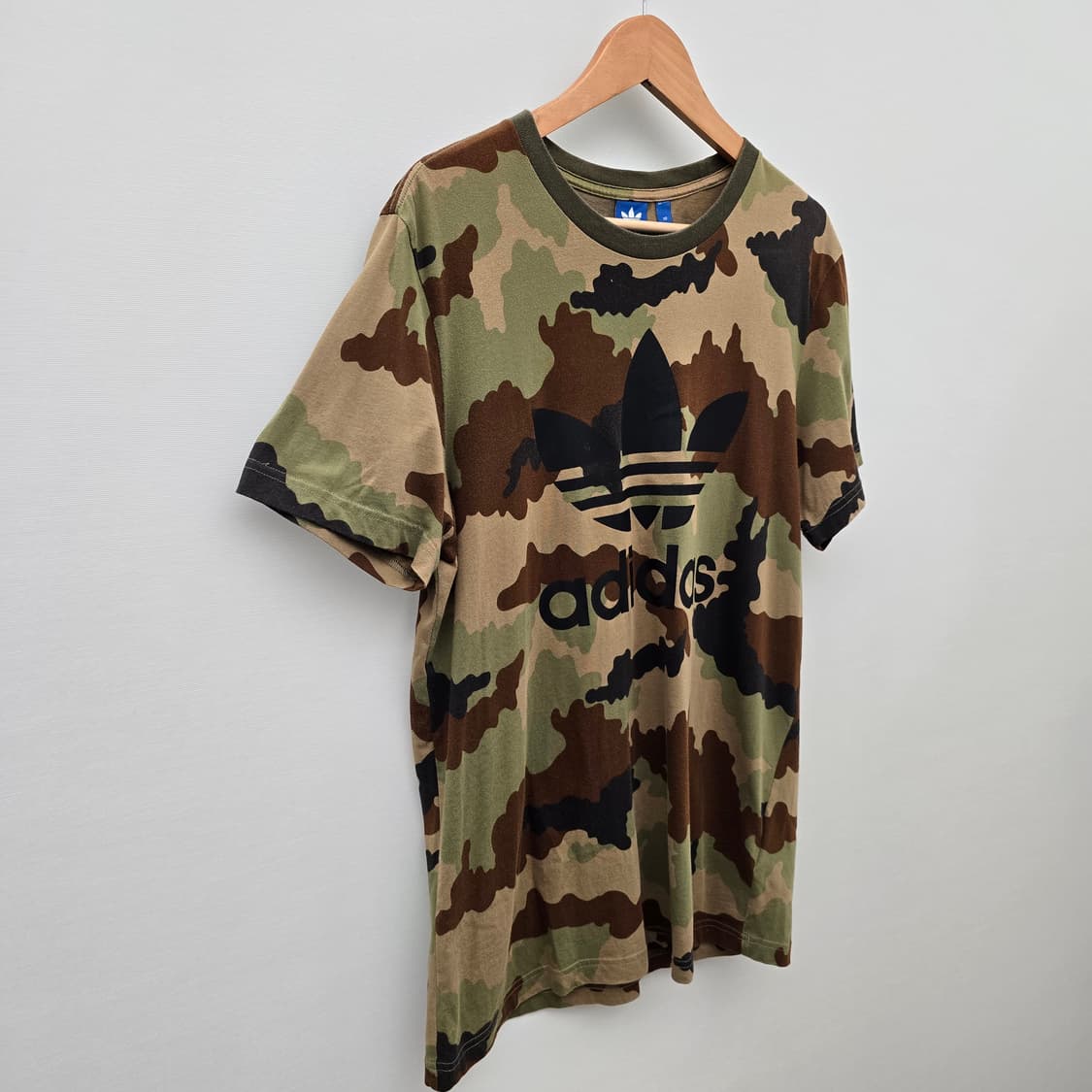 아디다스 카모 빅로고 반팔티 상품이미지2