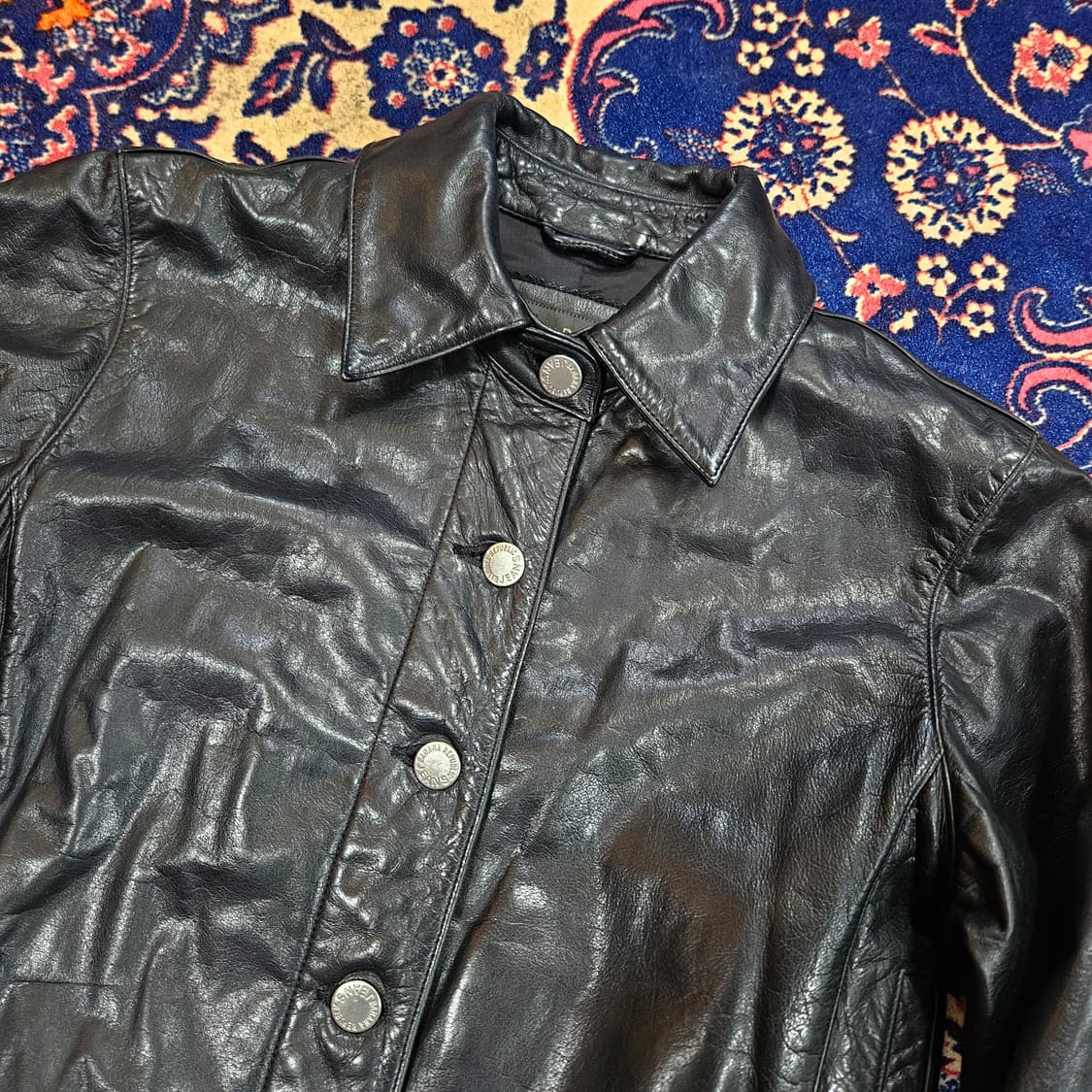 바나나리퍼블릭 유광 버튼 숏 가죽자켓 XS size 상품이미지3