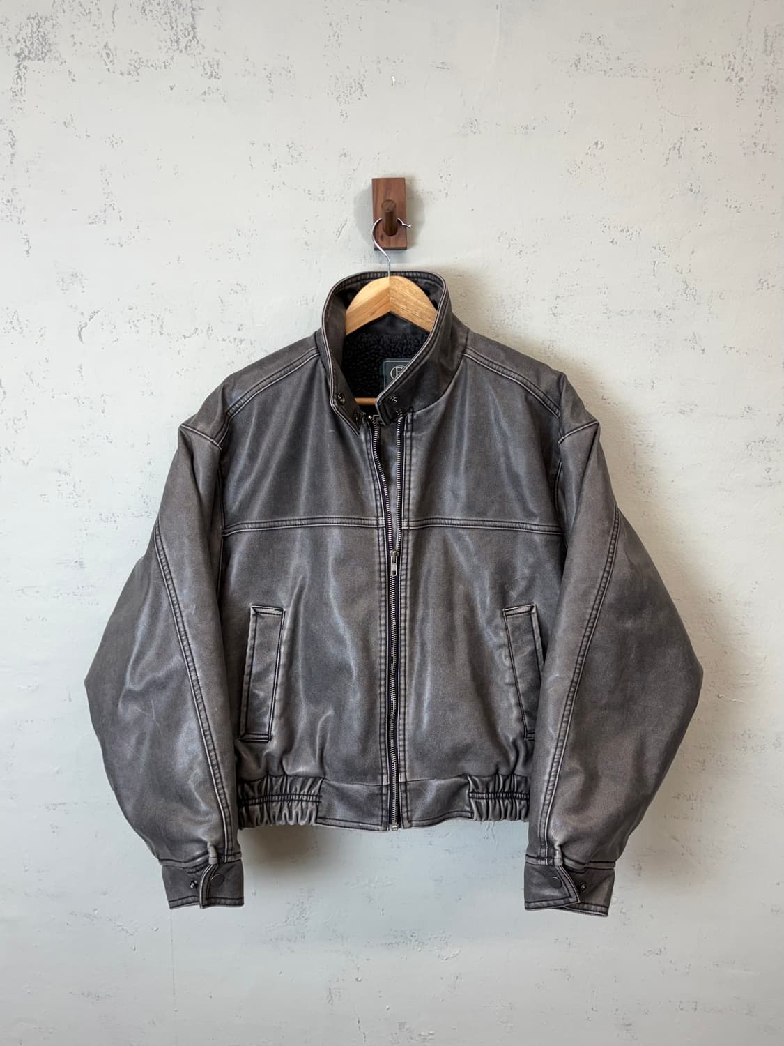 빈티지 그레이 비건레더 양털 봄버 자켓 상품이미지1