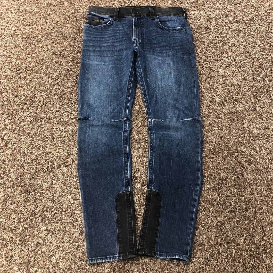 38 트루릴리전 워싱 패치 디테일 데님 팬츠 상품이미지1