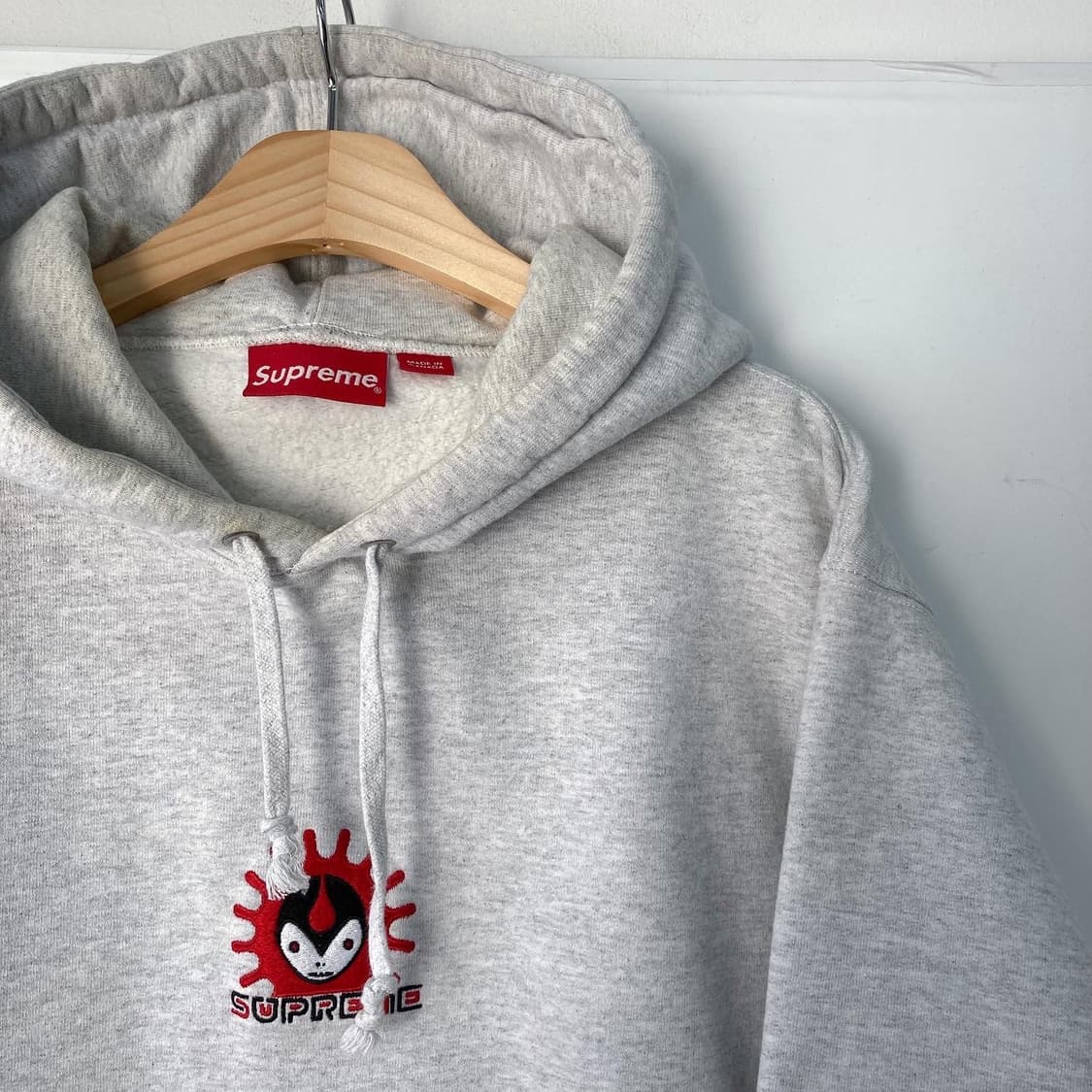 슈프림 18fw 뱀파이어 애쉬그레이 헤비스웻 후디 상품이미지4