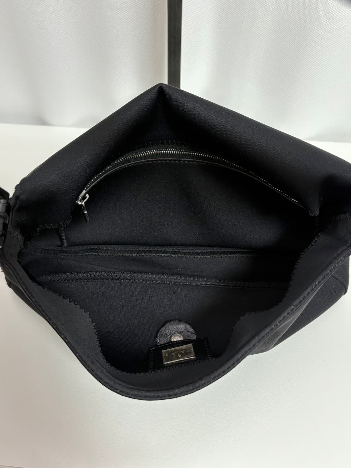 펜디 나일론 바게트백 블랙 상품이미지9