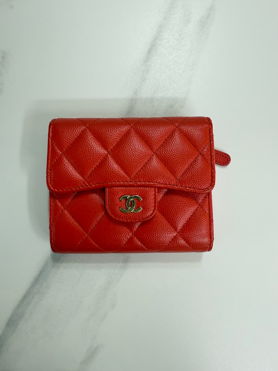 샤넬 클래식 반지갑 캐비어 레드 금장 상품이미지1