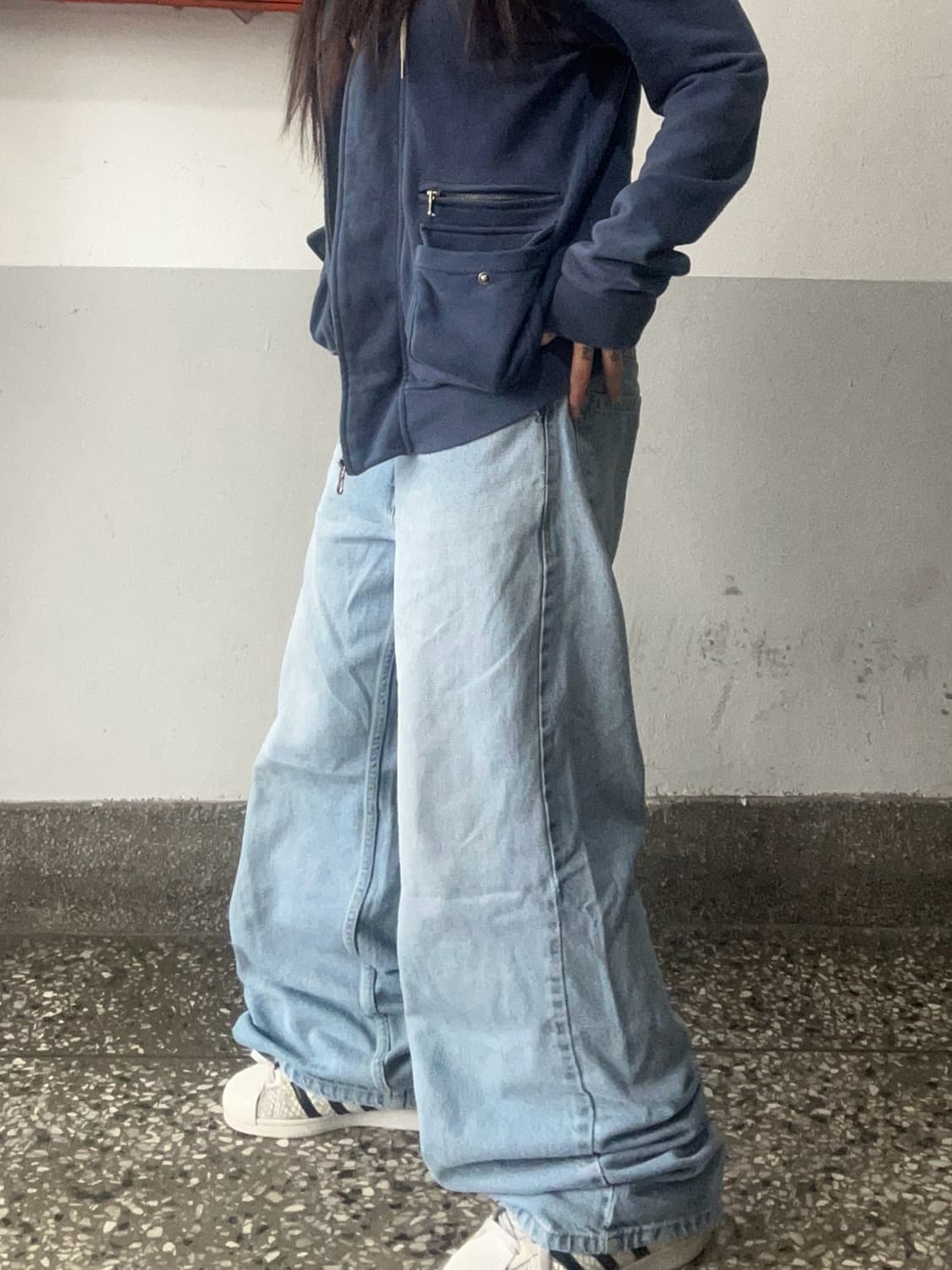 90s 자수 디테일 연청 와이드 힙합팬츠 상품이미지3