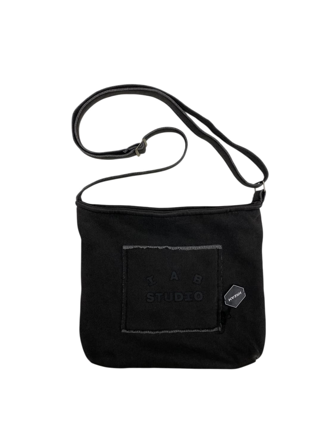 아이앱스튜디오 차콜 크로스백 상품이미지1