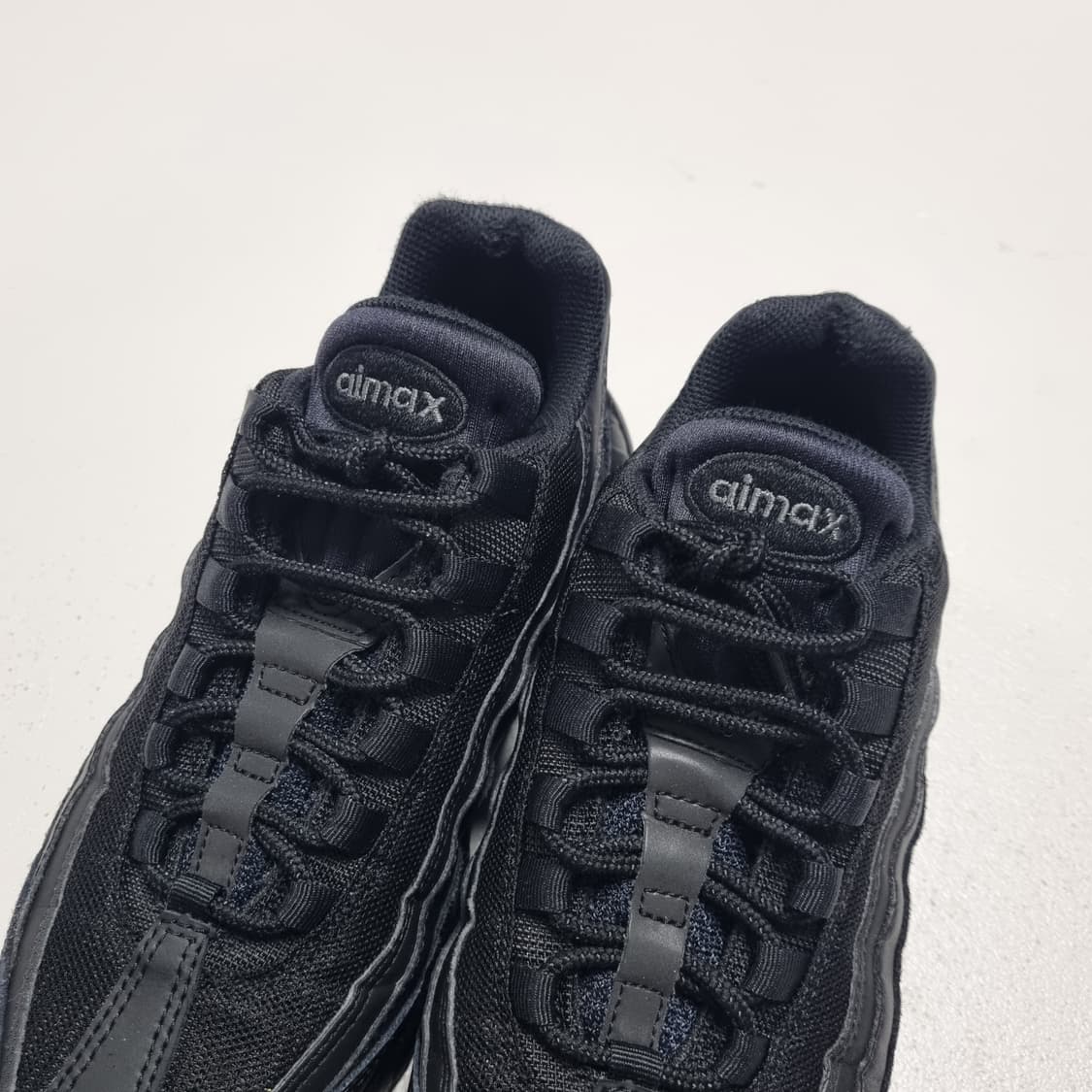 NIKE AIR MAX 95 트리플블랙 - 255 상품이미지6