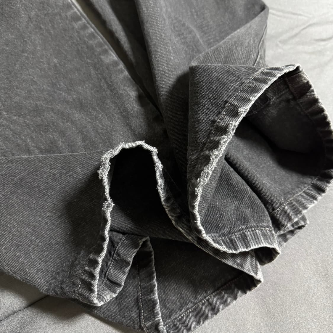 4) 폴리테루 데미지드 카펜터 팬츠 워시드 블랙 상품이미지4