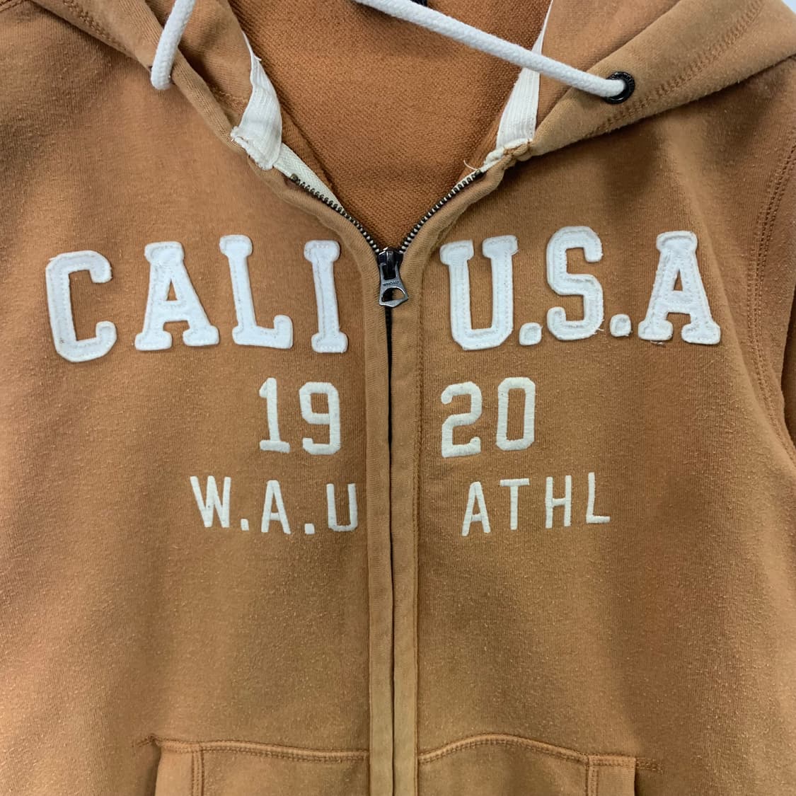 후아유 y2k 와투케 베이지 후드집업 상품이미지4