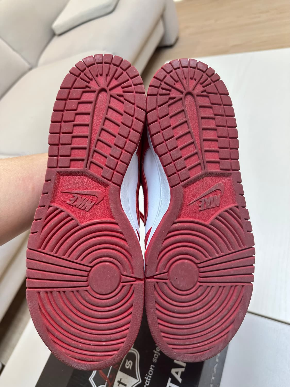 275 나이키 덩크 로우 유니버시티레드 2023 상품이미지8