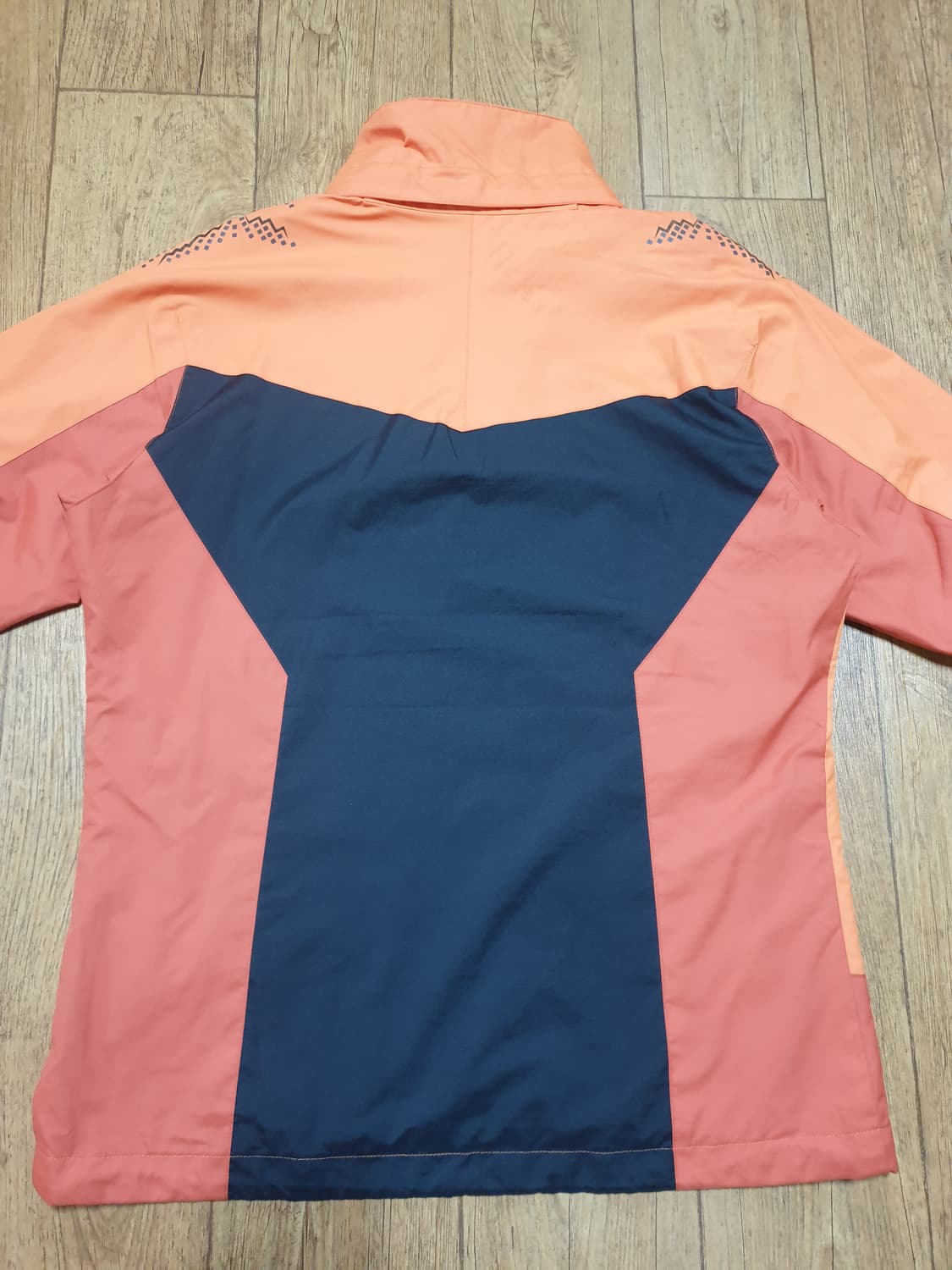 1207 휠라 아웃도어 바람막이 95 사이즈입니다 상품이미지5