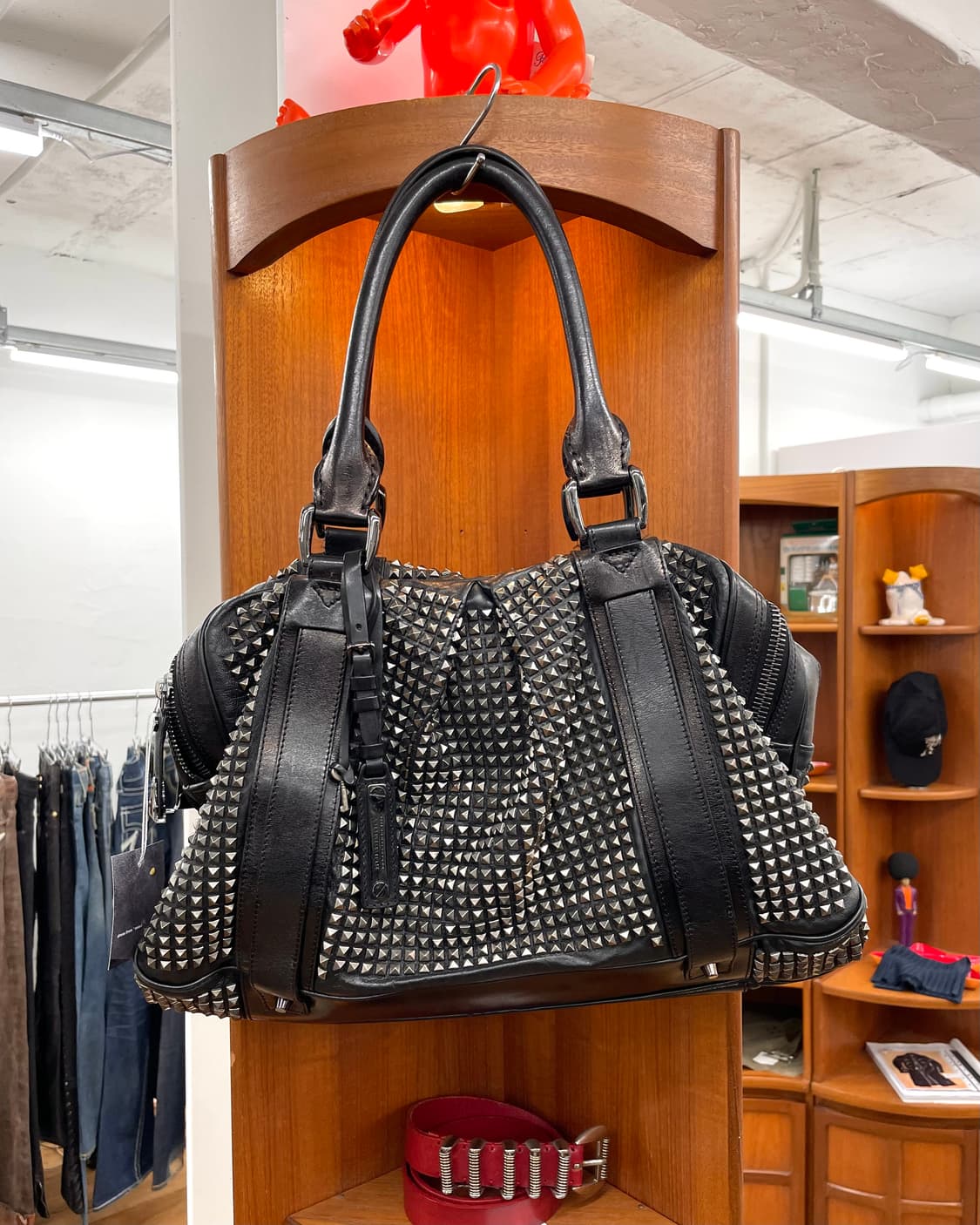 버버리 프로섬 나이트 사첼 스터드 백 상품이미지1