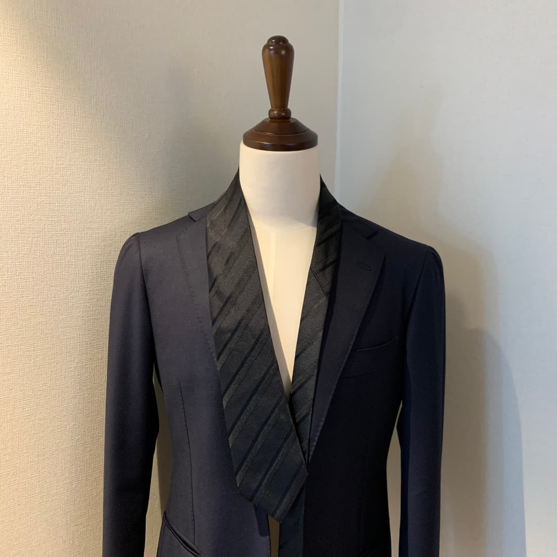 휴고보스(HUGO BOSS) 블랙 레지멘탈 클래식 명품넥타이 최상급 A+ 상품이미지1