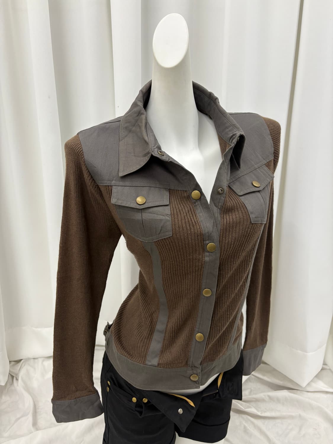 포켓 디테일 니트셔츠 상품이미지1