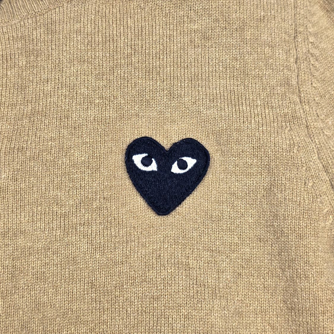 꼼데가르송 플레이 여성 라운드넥 가디건 베이지 상품이미지3