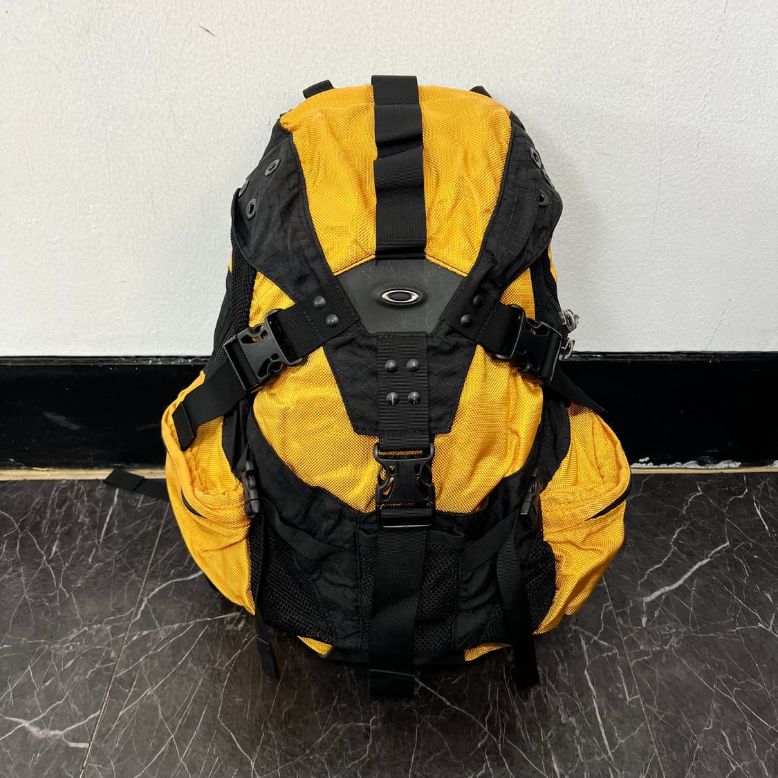 오클리 아이콘 2.0 테크니컬 백팩 상품이미지1