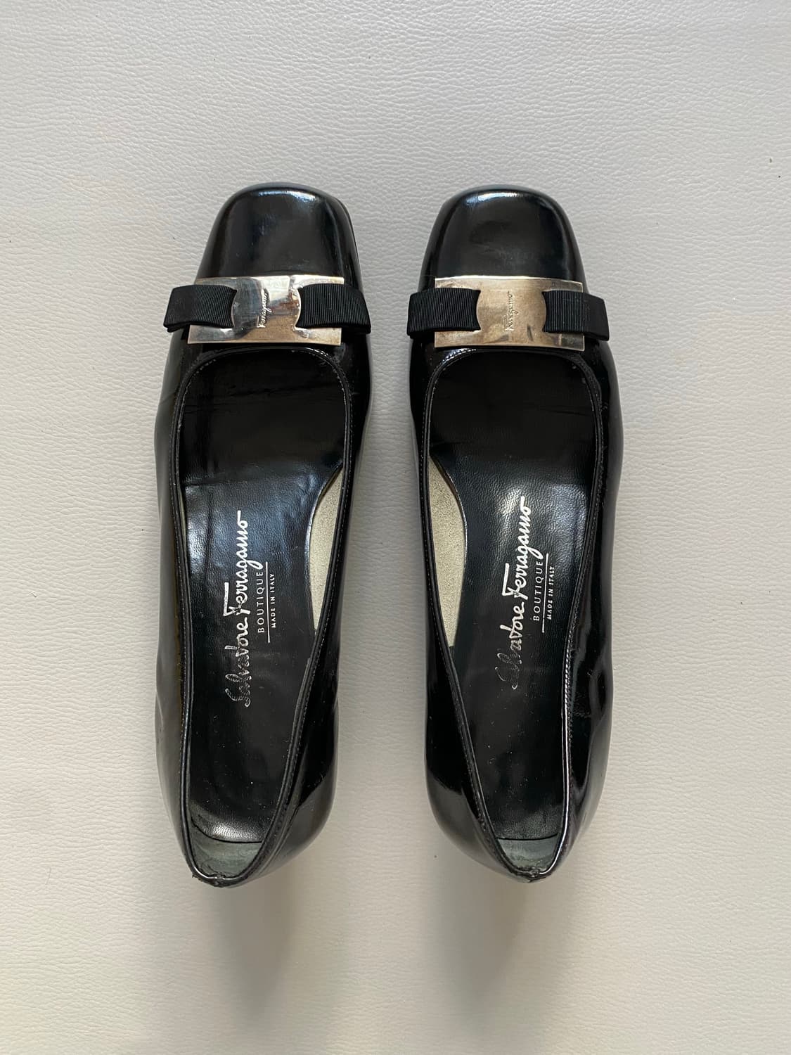 [페레가모] 블랙 에나멜 미들힐 펌프스 (6D / 230mm)(정품) 상품이미지1